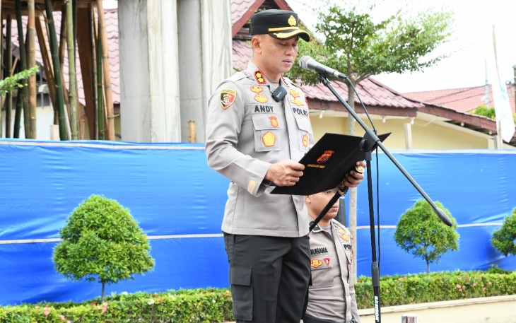 Kapolres Aceh Timur AKBP Andy Rahmansyah, S.I.K.,S.H.,M.H. memimpin serahterima jabatan (sertijab) Kasat Intelkam, Kasat Reskrim, Kapolsek Nurussalam dan Kapolsek Peureulak Barat di Lapangan Apel Sarja Arya Racana, Kamis (23/11/2023)