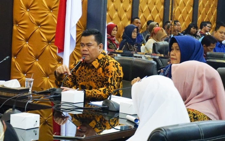 Sekda Bintan, Ronny Kartika saat memimpin Rapat Evaluasi Implementasi Aplikasi Srikandi di Ruang Rapat 2 Kantor Bupati Bintan, Kamis (31/8) pagi. 