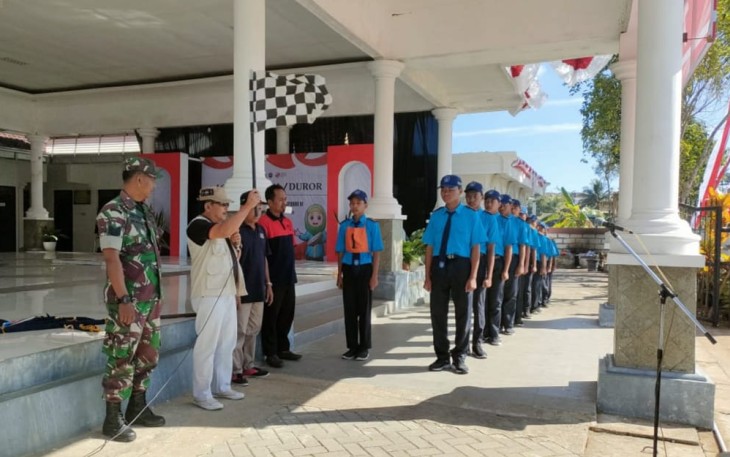 Babinsa Koramil 0801/11 Donorojo saat Hadiri Lomba Gerak Jalan dan PBB