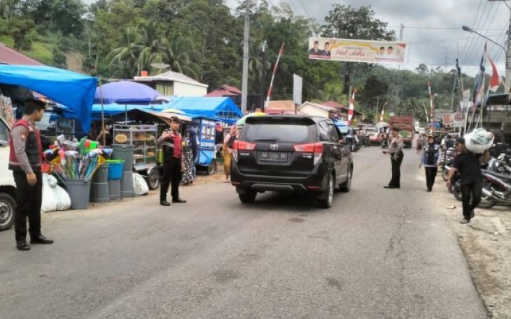 Sat Samapta Polres Tapanuli Selatan (Tapsel) menggelar Patroli di Pasar Pargarutan, Kecamatan Angkola Timur, Jumat (11/8/2023) pagi.