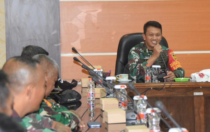 Dalam rangka pengamanan Bandara Internasional Juanda pada libur Natal dan tahun baru 2024, Satgaspam Bandara Juanda menggelar koordinasi kesiapan di rupat bawah Mako Lanudal Juanda, Kamis (14/12)