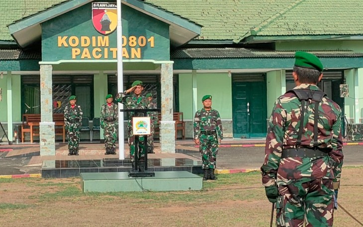 Pasi Intel Kodim 0801/Pacitan Dadut Setiawan bacakan amanat Kasad Jenderal TNI Agus Subiyanto, S.E., M.Si
