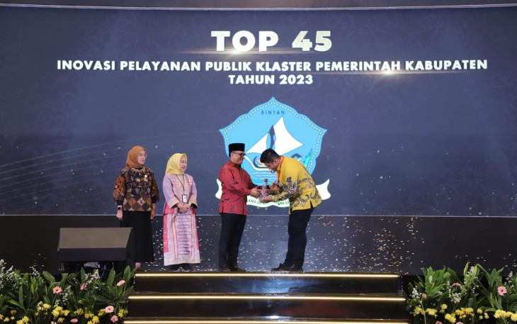 Inovasi Kampung Keren Hantarkan Bupati Bintan Terima Penghargaan dari Menpan RB