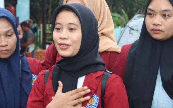 Sejumlah Mahasiswi dari Universitas Muhammadiyah Tapanuli Selatan (UMTS) menyambut positif program Kapolres Tapanuli Selatan (Tapsel), AKBP Imam Zamroni, SIK, MH, yang menjadikan Desa Sialogo, Kecamatan Angkola Barat, jadi Kampung Bebas dari Narkoba.