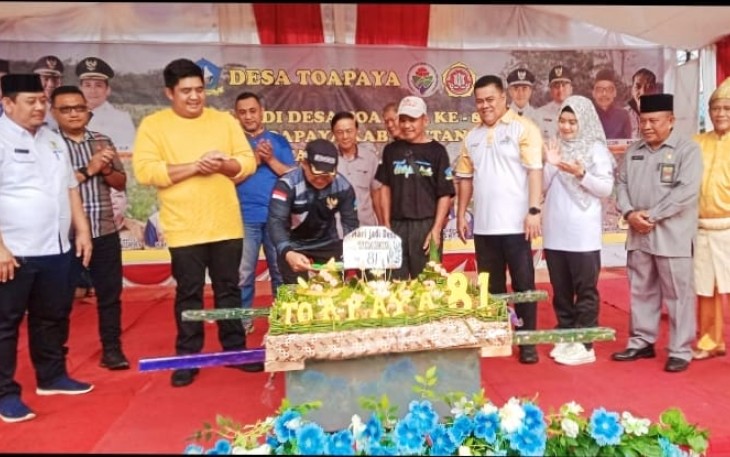 Bupati Bintan Roby Kurniawan SPWK saat menghadiri acara peringatan Hari Jadi ke-81 Desa Toapaya, Kecamatan Toapaya, Rabu (27/12/2023) pagi.