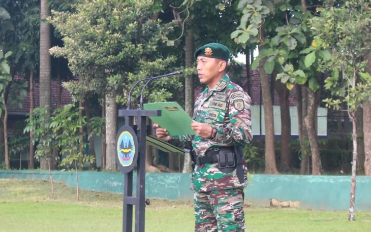 Menarmed 2 Kostrad Laksanakan Upacara Pengibaran Bendera Gabungan