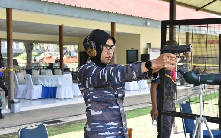 Korps Wanita TNI Angkatan Laut (Kowal) gelar lomba ketangkasan yang dilaksanakan di Mabesal, Cilangkap, Jakarta Timur, Kamis (14/12), yaitu Lomba Menembak, Bongkar Pasang Senjata, dan Renang Estafet Militer yang diikuti oleh prajurit Kowal perwakilan masing-masing kotama