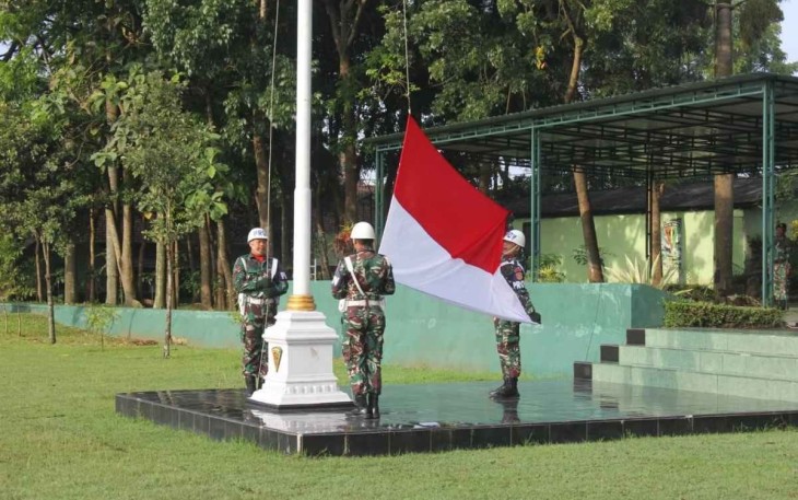 Prajurit Menarmed 2 Putra Yudha laksanakan Upacara Bendera Dengan Penuh Rasa Semangat