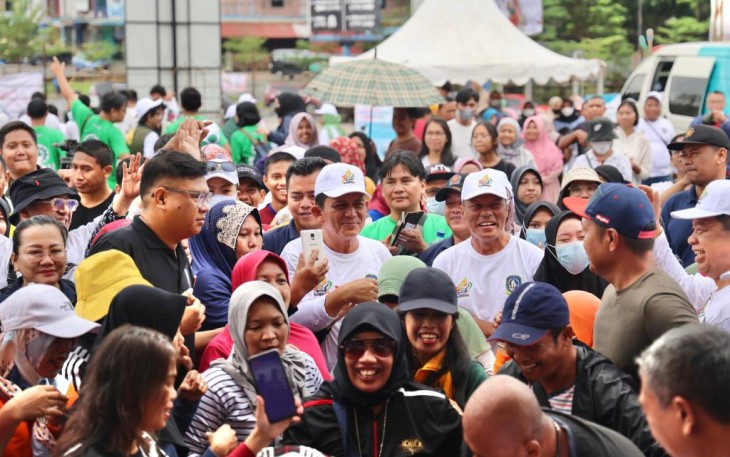 Gubernur saat Lepas Jalan Sehat Sempena Bulan K3 Nasional Provinsi Kepri