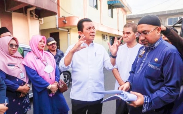 Gubernur Ansar saat turun langsung ke Akau Potong Lembu pada Jum'at (13/01)