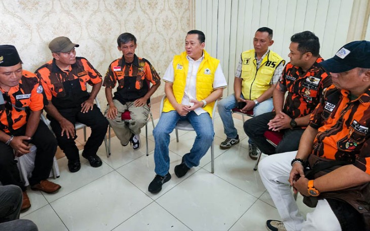 Bamsoet saat menerima Ketua Pemuda Pancasila Purbalingga Gatot Bondan Kurniawan dan jajaran pengurus Pemuda Pancasila Purbalingga, Senin (11/12/23).