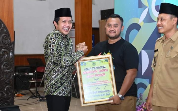 Wakil Bupati Trenggalek, Syah Muhammad Natanegara, saat menghadiri puncak peringatan Hari Kesehatan Nasional (HKN) ke-59 Kabupaten Trenggalek, di Pendopo Manggala Praja Nugraha, Selasa (14/11/2023)