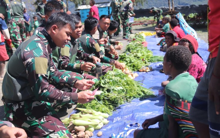 Satgas YPR 330 Gerakkan Roda Perekonomian di Intan Jaya 