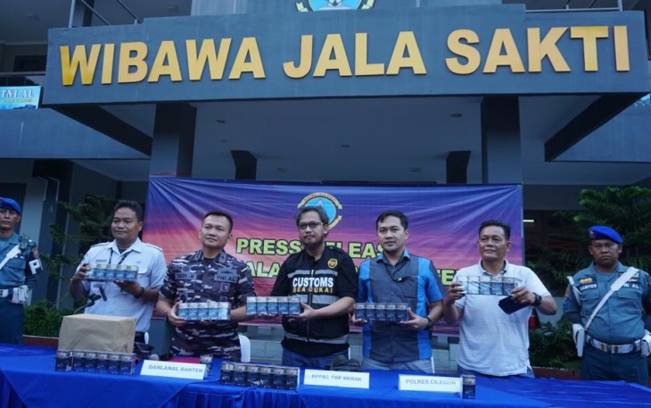 Konferensi Pers TNI AL Pam Obvitnas ASDP Merak dan Satgas Gurindam Sakti-23 Koarmada I, Pangkalan TNI AL (Lanal) Banten, Senin (13/03/2023).