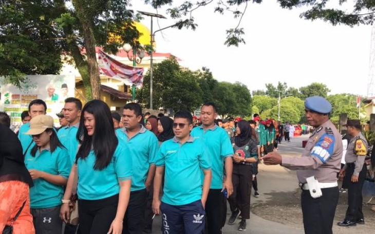 Momen Haornas ke-40 ini, Pemkab Paluta menggelar aksi Jalan sehat. Di dalam even tersebut, personel dari Polsek Padang Bolak, tampak hadir guna pengamanan dan pengawalan agar kegiatan berjalan dengan aman dan lancar.