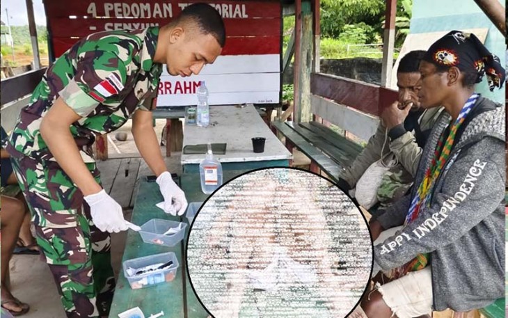 Tim Medis Satgas Pamtas Statis RI-PNG Yonif 111/KB membantu salah seorang anak bernama Willy (10 Thn) yang terluka akibat kecelakaan terjatuh dari kendaraan miliknya yang mengakibatkan luka dibagian kepala