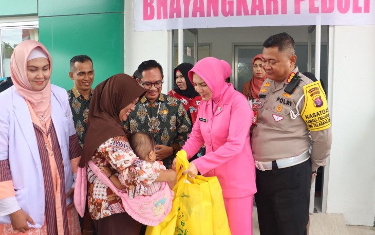 Dirlantas Polda Kalteng Bersama Bhayangkari Gelar Bakti Kesehatan