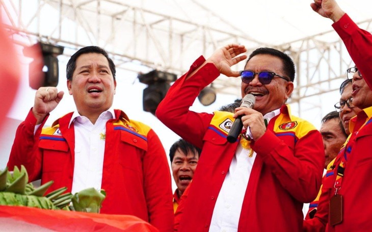 Walikota Bitung, Maurits Mantiri saat memberikan sambutan