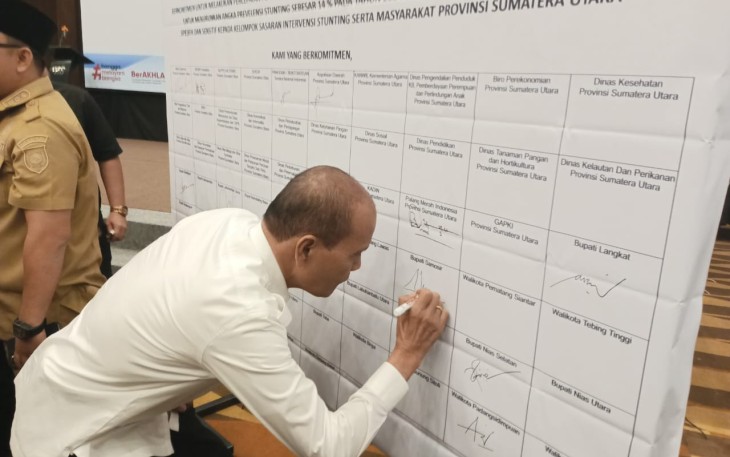 Wabup Samosir ikut menandatangani Komitmen Bersama untuk melakukan Percepatan Penurunan Stunting