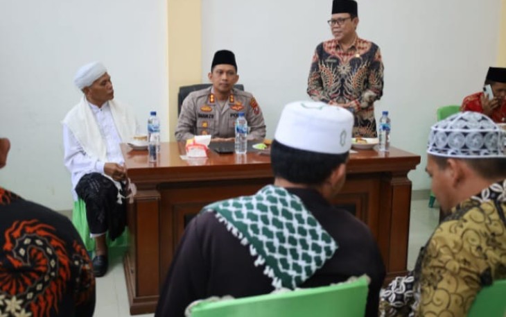 Guna menjalin hubungan silaturahmi yang sudah terbina dengan baik, Kapolres Tapanuli Selatan (Tapsel), AKBP Imam Zamroni, SIK, MH, Halal Bihalal bersama Ketua Majelis Ulama Indonesia (MUI) Padang Lawas Utara (Paluta), Rabu (3/5/2023) pagi.