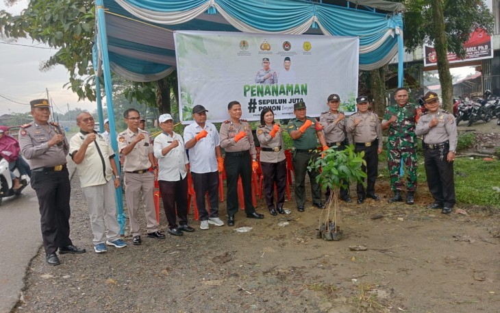 Polrestabes Medan dan Polsek Patumbak Tanam 10 Juta Pohon 
