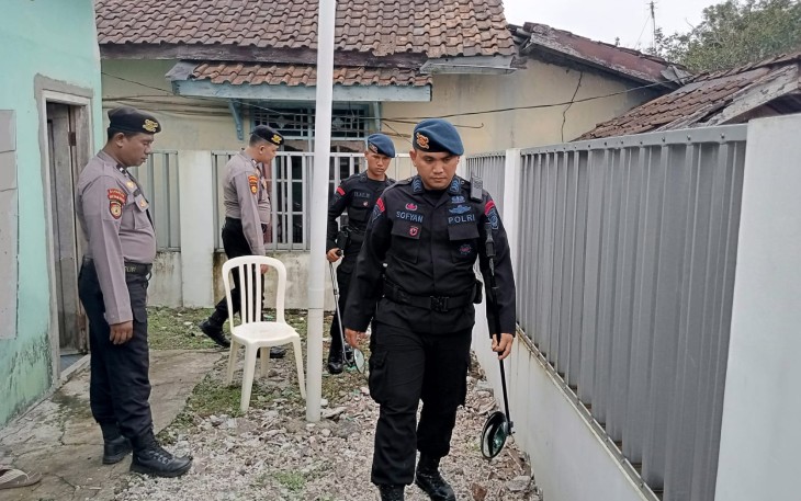 Satbrimob Polda Banten Lakukan Pengamanan Kunker Menkopolhukam RI ke Kantor DPC PPP Lebak 