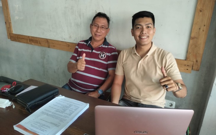 Marshall Tambajong, SH.,MH bersama Kliennya Hendrik Yacobus