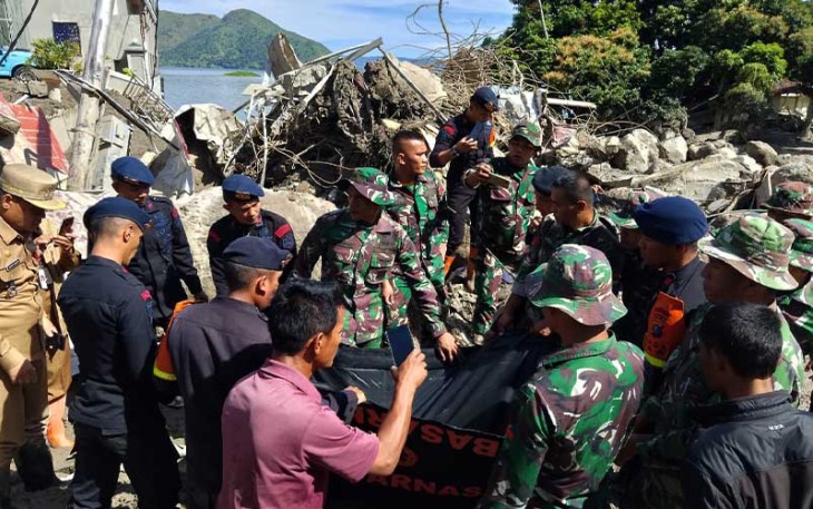 Evakuasi Korban Bencana Tanah Longsor dan Banjir Bandang di Humbahas