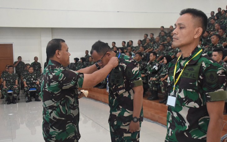 Kepala Kelompok Tenaga Pendidik (Kapokgadik) Kodiklatal Brigjen TNI Marinir Sarjito resmi memimpin upacara Penutupan Kursus (Sus) Pembimbing Siswa (Bingsis) dan Micro Teaching TNI Angkatan Laut TA. 2023,  bertempat di JOPR Gedung Soedomo Kodiklatal, Bumimoro Surabaya, Rabu (27/12/2023)