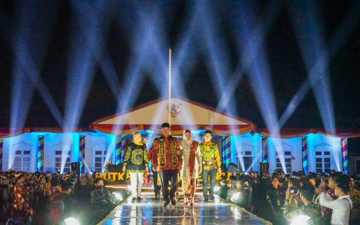 Malam Puncak HUT ke-55 Provinsi Kepala OPD Pemprov Bergaya Ala Model Fashion Show