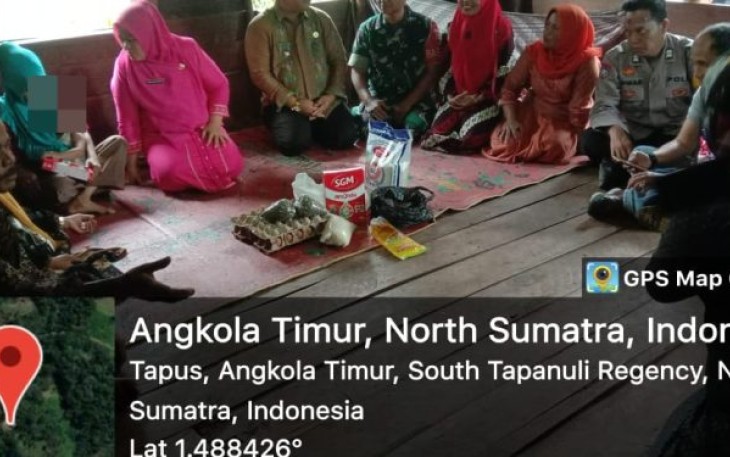 Bhabinkamtibmas Polsek Sipirok, Aiptu Anwar S Harahap, kembali sambangi anak-anak yang terkena Stunting di dua dusun di Kecamatan Angkola Timur, Kabupaten Tapanuli Selatan (Tapsel), pada Kamis (6/4/2023) sore.
