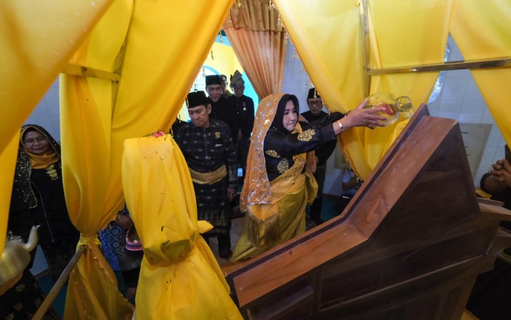 Wali Kota Tanjungpinang, Rahma bersama tokoh masyarakat Pulau Penyengat, sejarawan dan budayawan saat di Pulau Penyengat, Kota Tanjungpinang, Kepri, Kamis (5/1/2023). 
