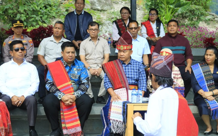 Bupati Vandiko Gultom Sambut Kedatangan KASAD Jenderal TNI Dudung Abdurachman di Samosir