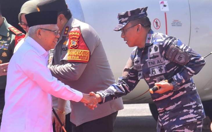 Danlantamal VI Turut Hadiri Prosesi Penyambutan Wapres RI Transit di Makassar