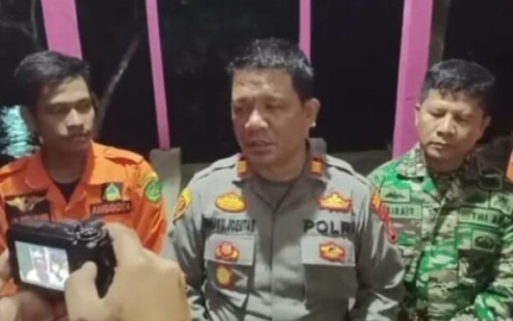 Kapolsek Batang Toru Pimpin Langsung Pencarian Santri Korban Hanyut di Sungai Parsariran