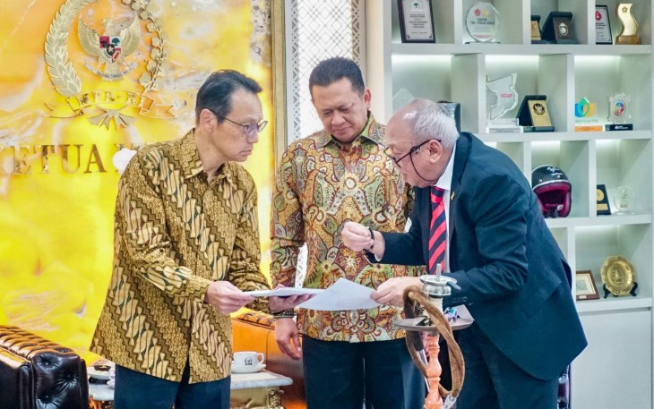 Ketua MPR RI Bamsoet saat Terima Dubes Jepang untuk Indonesia H.E. Mr. Kasunagi Kenji, di Jakarta, Selasa (7/3/23).