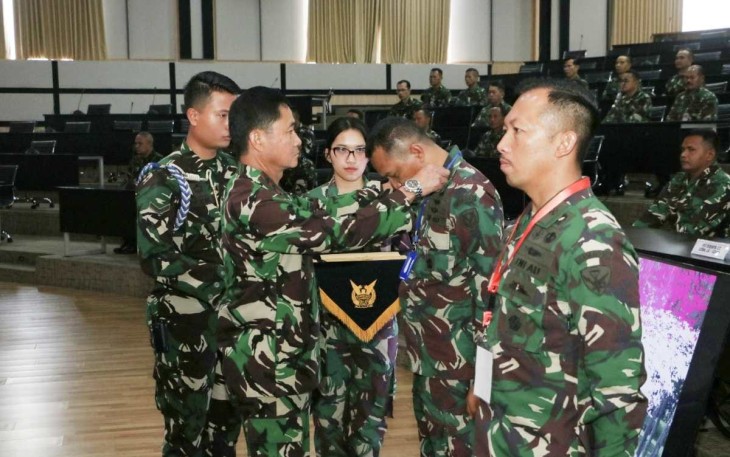 Komandan Seskoau Marsda TNI Elianto Susetio, S.I.P., M.Si., secara resmi menutup kursus Komandan Satuan (Susdansat) TNI AU Tahun Anggaran 2023 dan Kursus Tenaga Pengajar Akademis (Susgajarmis) Angkatan ke-34 Tahun Anggaran 2023, bertempat di ruang kelas Widya Mandala I Seskoau, Lembang, Bandung Barat, Jumat (15/12/2023)