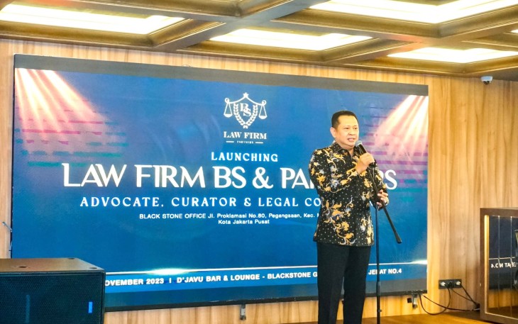 Ketua MPR RI sekaligus Wakil Ketua Umum Partai Golkar dan Dosen Tetap Pascasarjana Program Doktor Ilmu Hukum Universitas Borobudur dan Universitas Pertahanan (UNHAN) Bambang Soesatyo bersama beberapa koleganya mendirikan Law Firm BS and Partner, Advocate, Curator and Legal Consultant