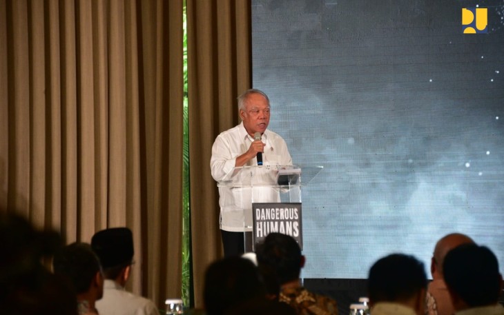 Menteri PUPR Basuki Hadimuljono pada acara launching buku 'Dangerous Humans: Towards Zero eMissions?' di Dharmawangsa Hotel, Jakarta, Jumat (24/11/2023).