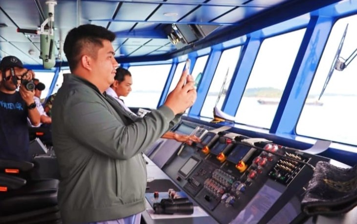 Bupati Bintan Roby Kurniawan saat melihat langsung arus mudik dan turut serta didalam rombongan sembari melakukan kunjungan kerja ke Pulau Tambelan sebagai Pulau terjauh dalam wilayah admimistrasi Kabupaten Bintan.