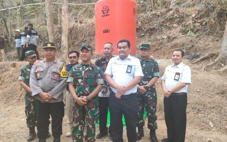 Dandim 0801/Pacitan Dampingi Danrem 081/Dsj Resmikan Sumur Bor Bagi Warga