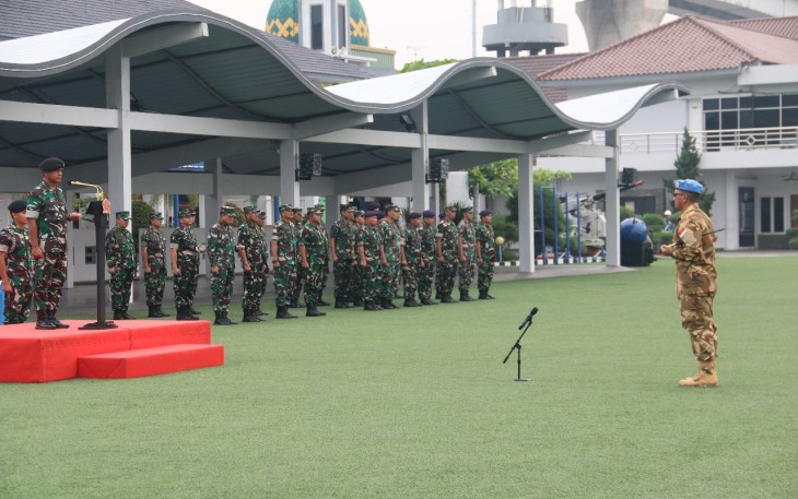Satgas MTF TNI Kontingen Garuda XXVIII-O UNIFIL TA 2024 menerima kedatangan Komandan Pusat Misi Pemeliharaan Perdamaian (PMPP)TNI, Laksda TNI Retiono Kunto Haridiningtias bertempat di Dermaga Kolinlamil, Jakarta Utara, Kamis (07/12)
