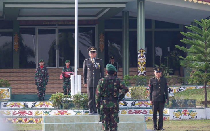 Upacara Peringatan Hari Pahlawan 10 November 2023, bertempat di Lapangan Upacara Makorem 121/Abw, Jl. Pangeran Kuning, Sintang, Kalimantan Barat, Jum'at (10/11/2023).