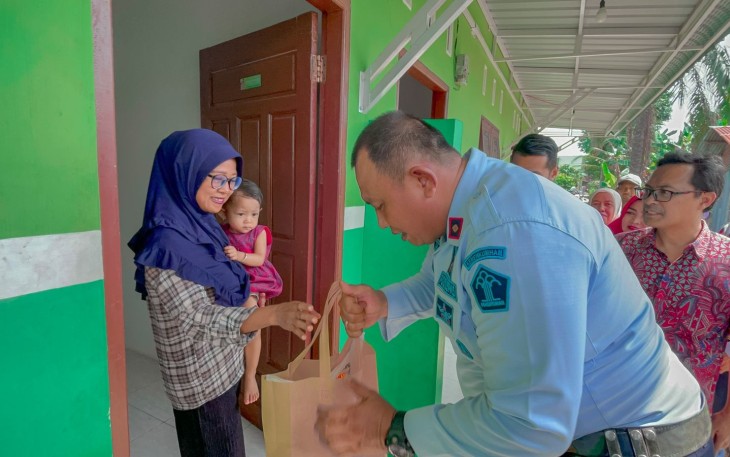 Kalapas Binjai beserta Jajaran saat Beri Bantuan bagi Balita Stunting
