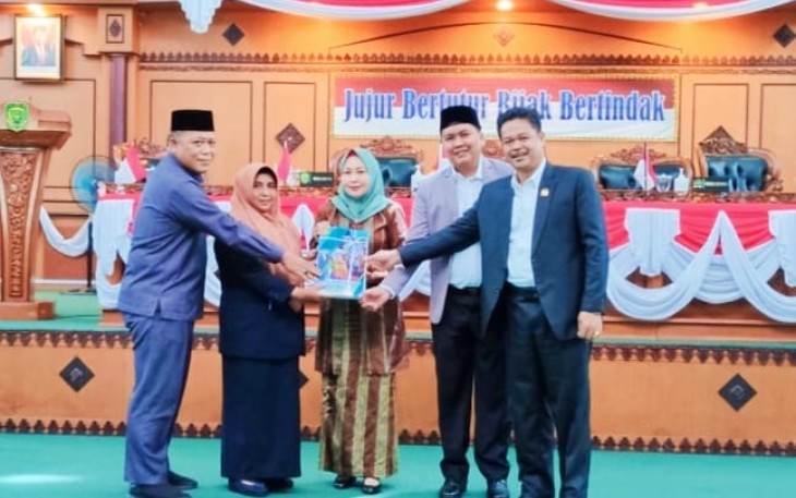  Wali Kota Tanjungpinang, Hj. Rahma, S.IP.,MM., saat menyampaikan LKPj Akhir Tahun Anggaran 2022 di ruangan Paripurna DPRD Kota Tanjungpinang, Jumat (31/3/2023).