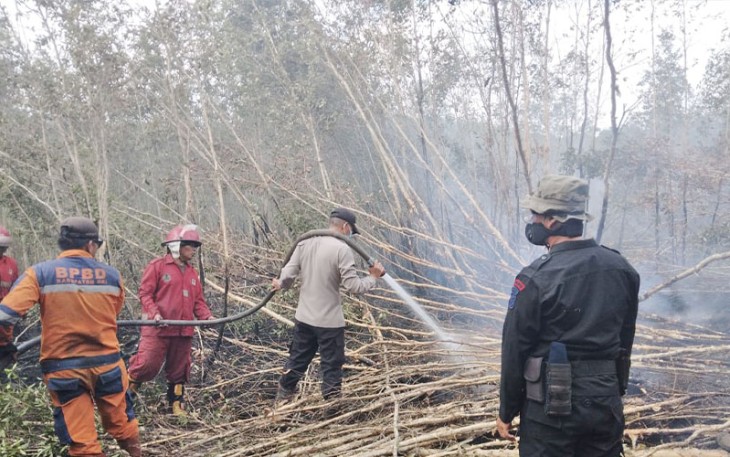 Tim Satgas Darat dan Udara Kendalikan Karhutla di OKI