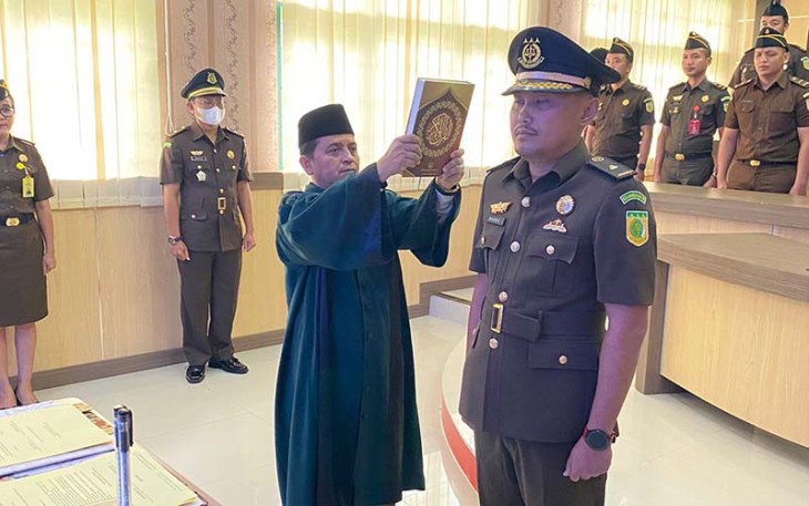 Pengambilan sumpah jabatan saat prosesi pelantikan 
