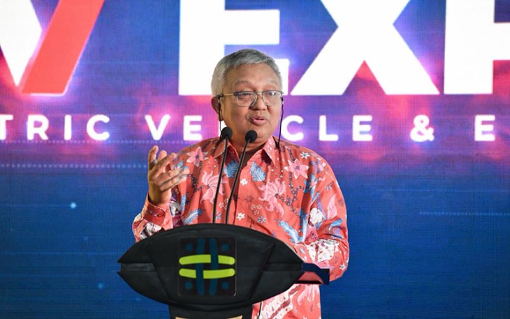 Deputi Bidang UKM KemenKopUKM Hanung Harimba Rachman, saat memberikan sambutan pada acara INABUYER EV Expo 2023 di Gedung SMESCO Jakarta, Selasa (28/11).