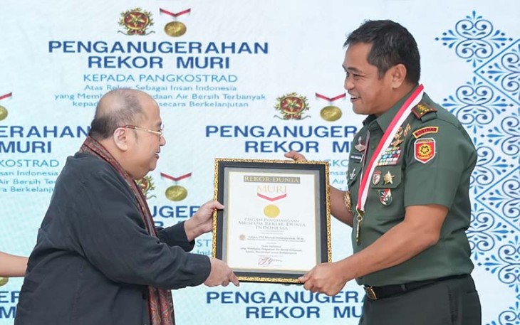 Pangkostrad saat Dianugerahi Rekor MURI 