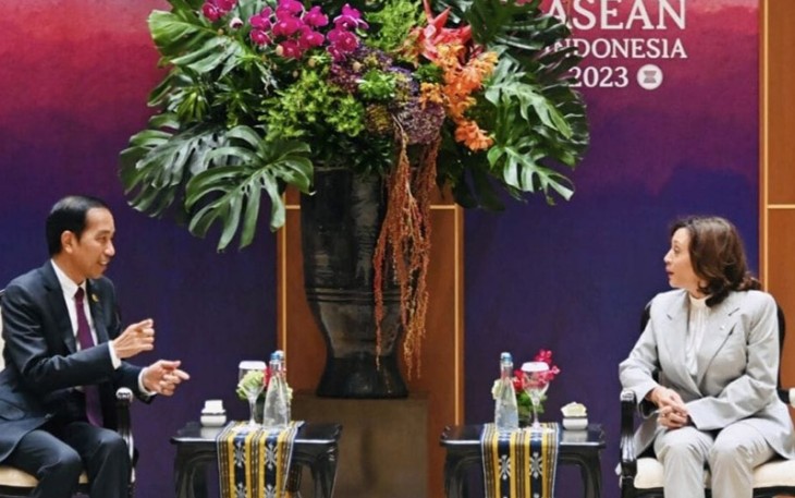 Presiden Jokowi saat pertemuan bilateral dengan Wakil Presiden Amerika Serikat Kamala Harris di Ruang Kakatua, Jakarta Convention Center (JCC), Jakarta, pada Rabu, 6 September 2023. 